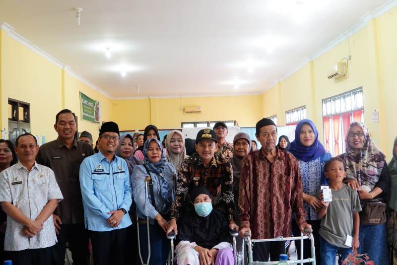 Tanpa Judul Wali Kota Tebing Tinggi Serahkan Bantuan Untuk Penyandang Disabilitas, Ajak Masyarakat Hilangkan Diskriminasi