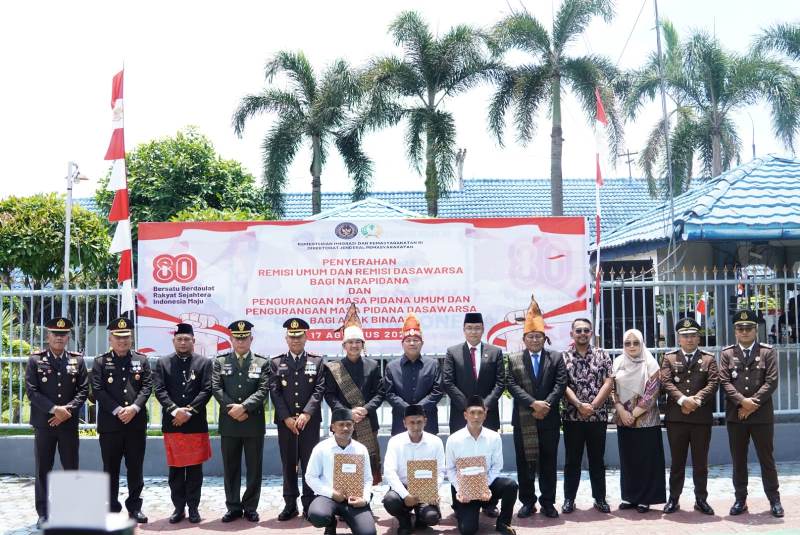Tanpa Judul1 Wali Kota Iman Irdian Saragih Pimpin Upacara Hut Ke-80 Kemerdekaan RI di Lapas Kelas IIB Tebing Tinggi, 1.056 Warga Binaan Terima Remisi