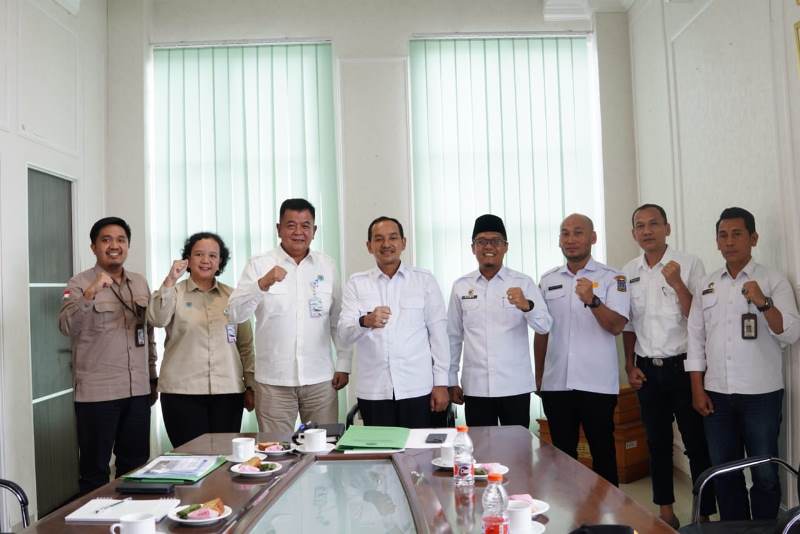 Tanpa Judul1 Wali Kota Tebing Tinggi Bersama Pusdal LH Rapat Percepatan Pengelolaan Sampah, Kepala Pusdal LH Sumatera Berikan 10 Rekomendasi