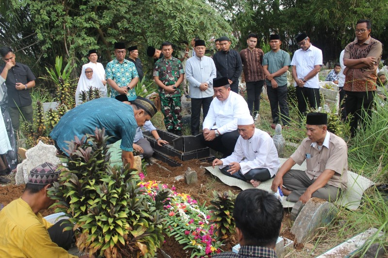 Wagub Sumut dan Wakil Wali Kota Tebing Tinggi Melayat Ibunda Bupati Asahan, Sampaikan Duka Cita Mendalam