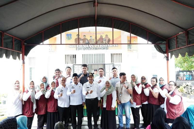 Tanpa Judul1 Hadiri Pendistribusian Buku Tabungan Dan Kartu Keluarga Sejahtera, Wali Kota Tebing Tinggi Komitmen Turunkan Tingkat Kemiskinan Dan Angka Pengangguran Terbuka