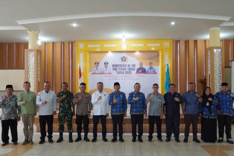 Tanpa Judul1 Buka Konferensi VIII PWI Kota Tebing Tinggi, Wali Kota Harapkan Kepengurusan Solid dan Progresif Serta Bersinergi Dengan Pemerintah