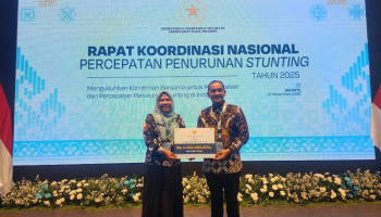 20251112_145621_0000 Wakil Presiden mengapresiasi H. Iman Irdian Saragih, Walikota Tebing Tinggi, atas dedikasi dan keberhasilan dalam mempercepat penurunan angka stunting demi peningkatan kualitas hidup masyarakat.