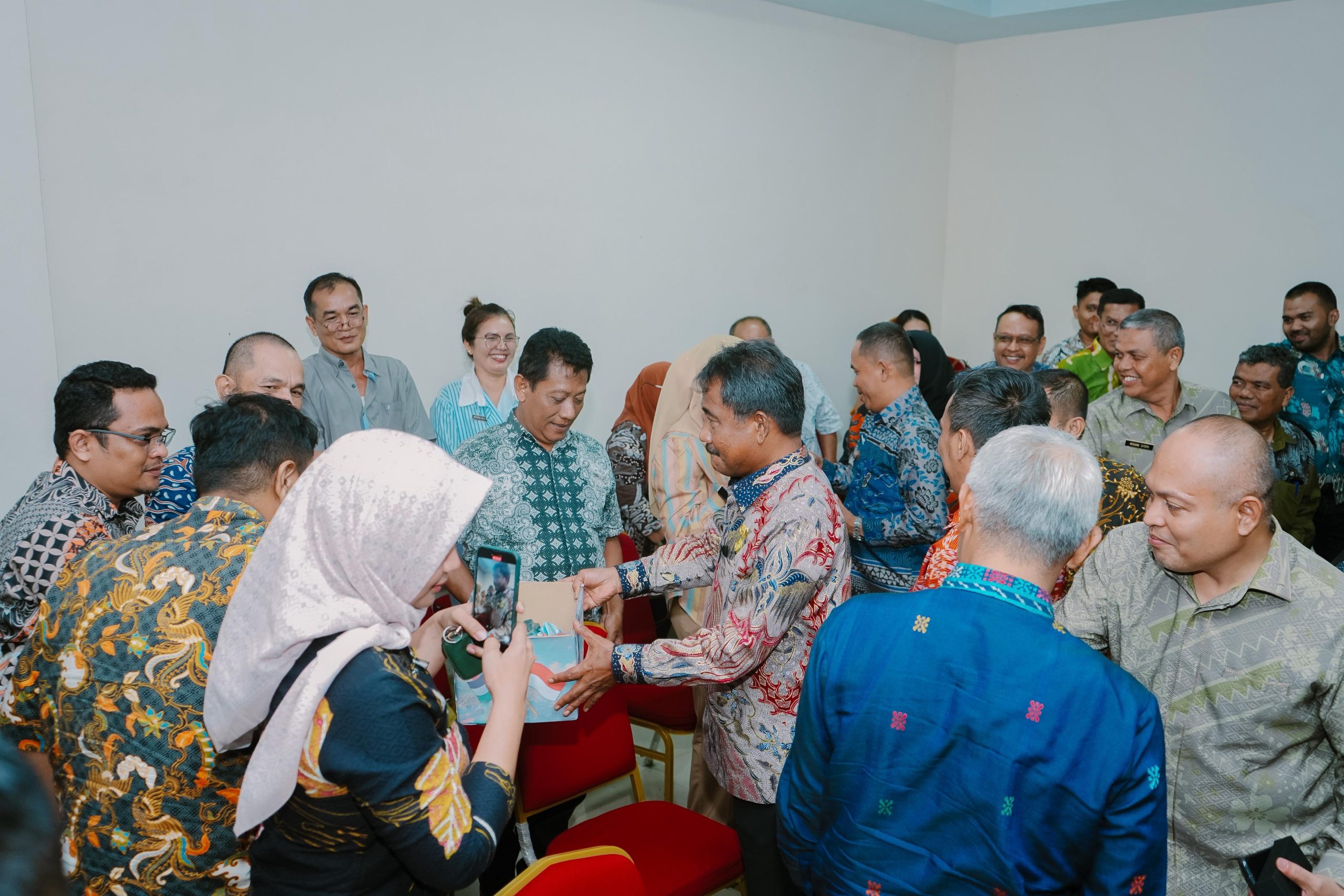 IMG-20250523-WA0005 Wali Kota Binjai Lakukan Penggalangan Donasi Palestina Saat Rapat Paripurna