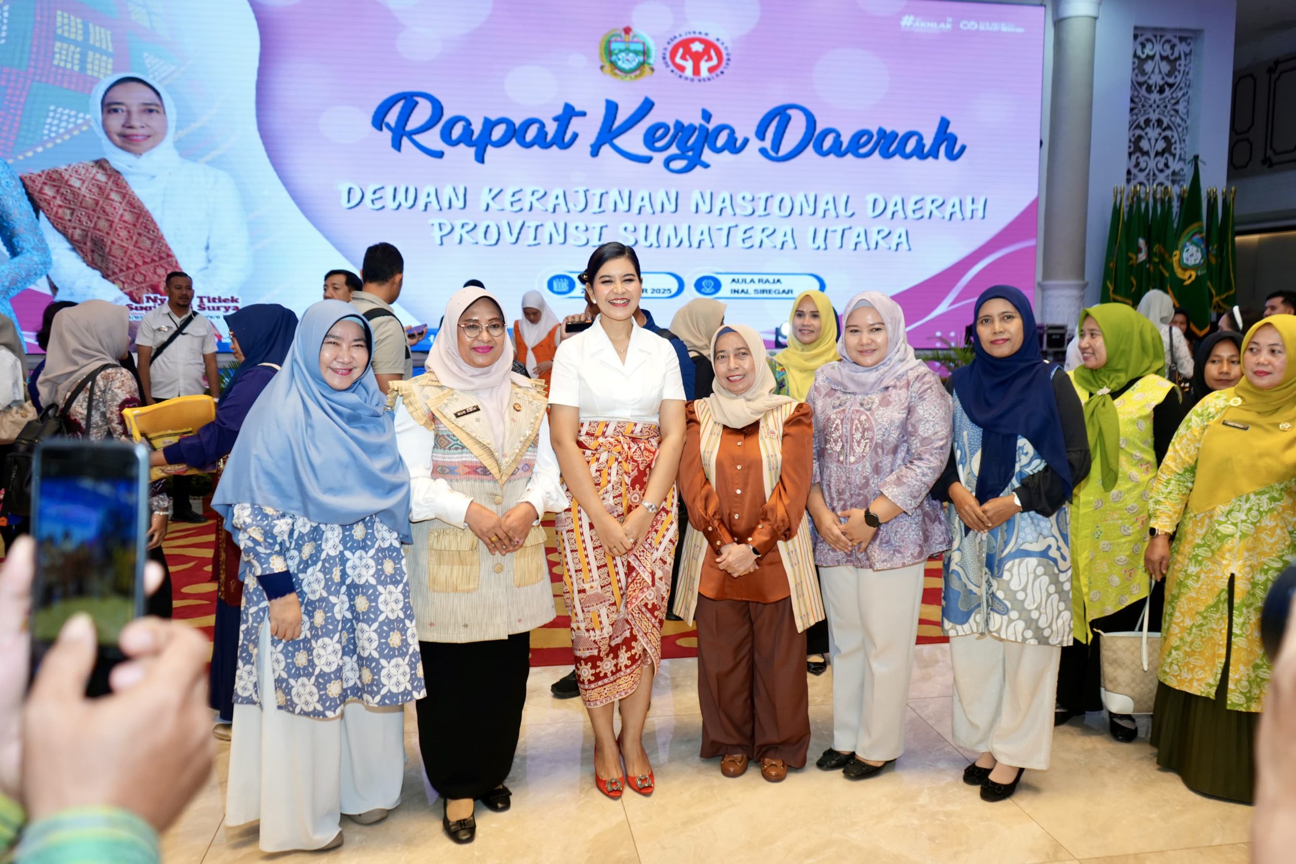 IMG-20251125-WA0030 Ketua Dekranasda Kota Binjai Hadiri Rakerda Sumut, Kahiyang Ajak Perkuat Kolaborasi Majukan Wastra