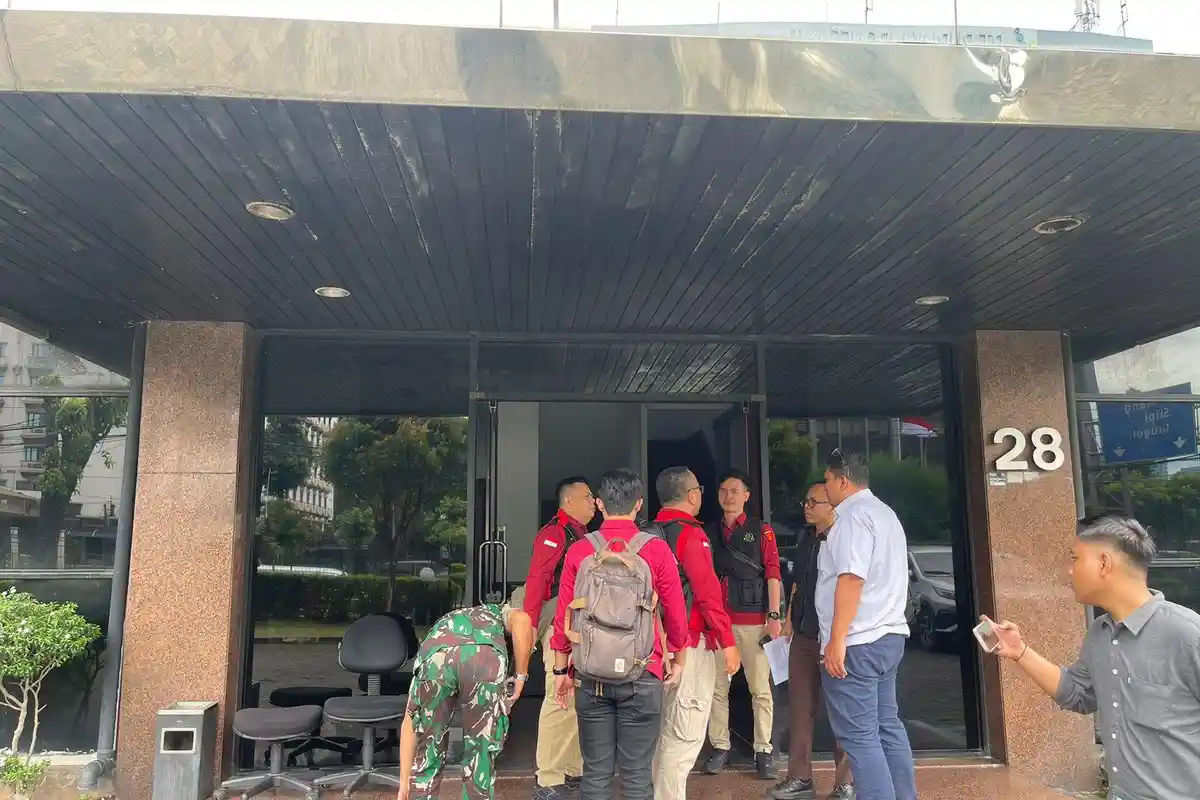 PENGGELEDAHAN-KANTOR-Penyidik-Kejati-Sumatera-Utara (1)