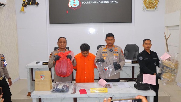Pelaku pembunuhan, Yunus Syahputra saat diamankan polisi.