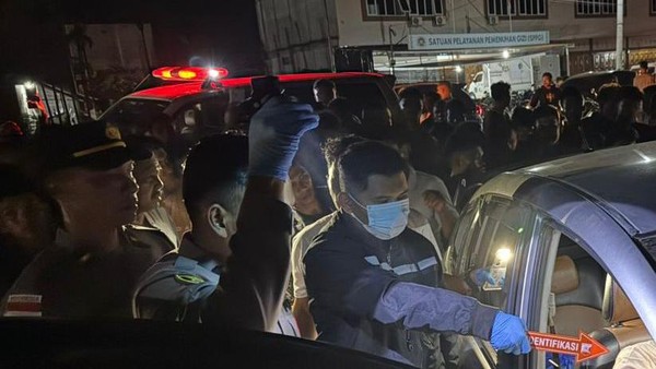 Sejoli Ditemukan Tewas dalam Mobil Menyala