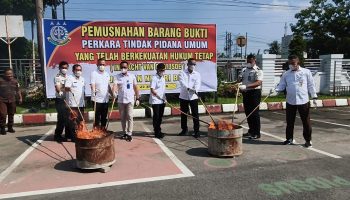 Kejari Binjai Musnahkan Barang Bukti, Kesbangpol Tekankan Sinergi Pemberantasan Narkoba