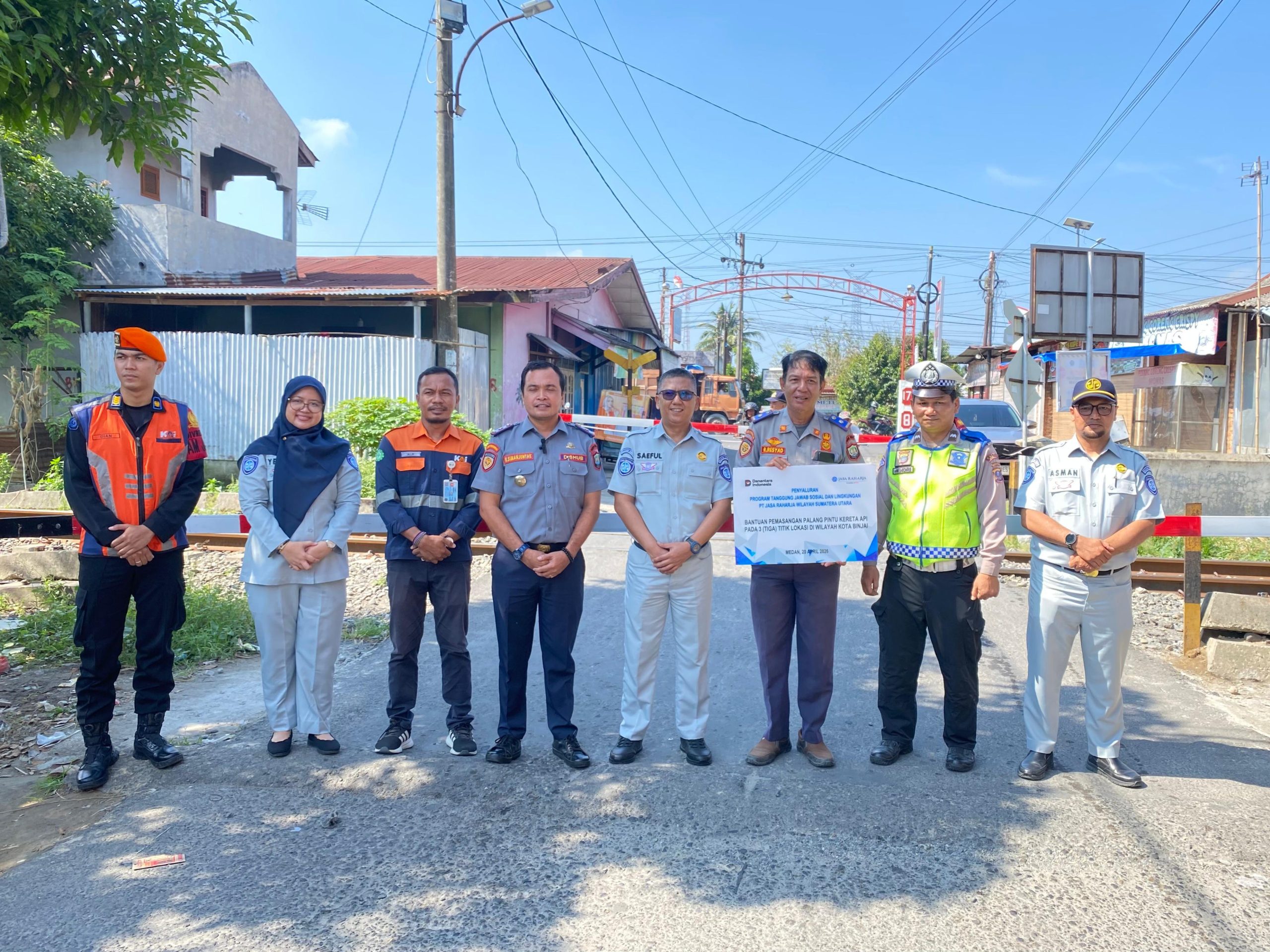 PT Jasa Raharja Serahkan Bantuan Palang Pintu Perlintasan Kereta Api di Kota Binjai