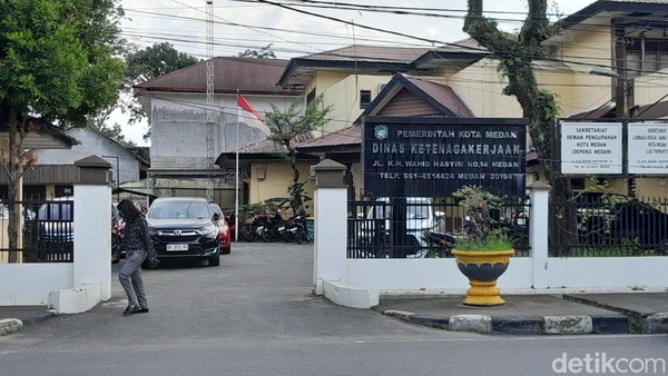 kantor-dinas-ketenagakerjaan-kota-medan-rechtin-hani-ritongadetiksumut-1766377205288_169