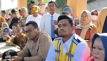 Bobby dan Bupati Asriludin di Galang.