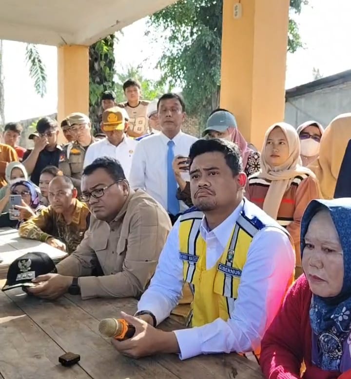Bobby dan Bupati Asriludin di Galang.