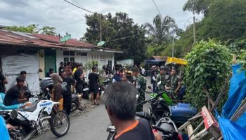 IMG_20260720_194039 Sejumlah warga berada di dekat lokasi temuan korban gantung diri. (ISTIMEWA/POSMETRO MEDAN)